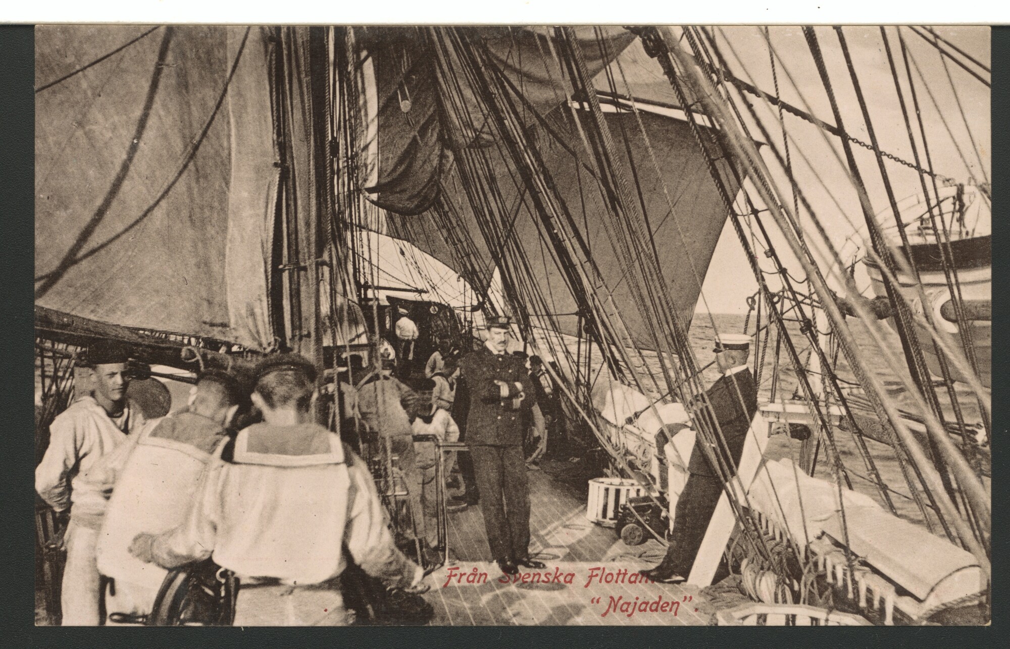 A.2867(04)04; Het zeilende schoolschip 'Najaden' van de Zweedse Marine gezien op zee; prentbriefkaart-serie