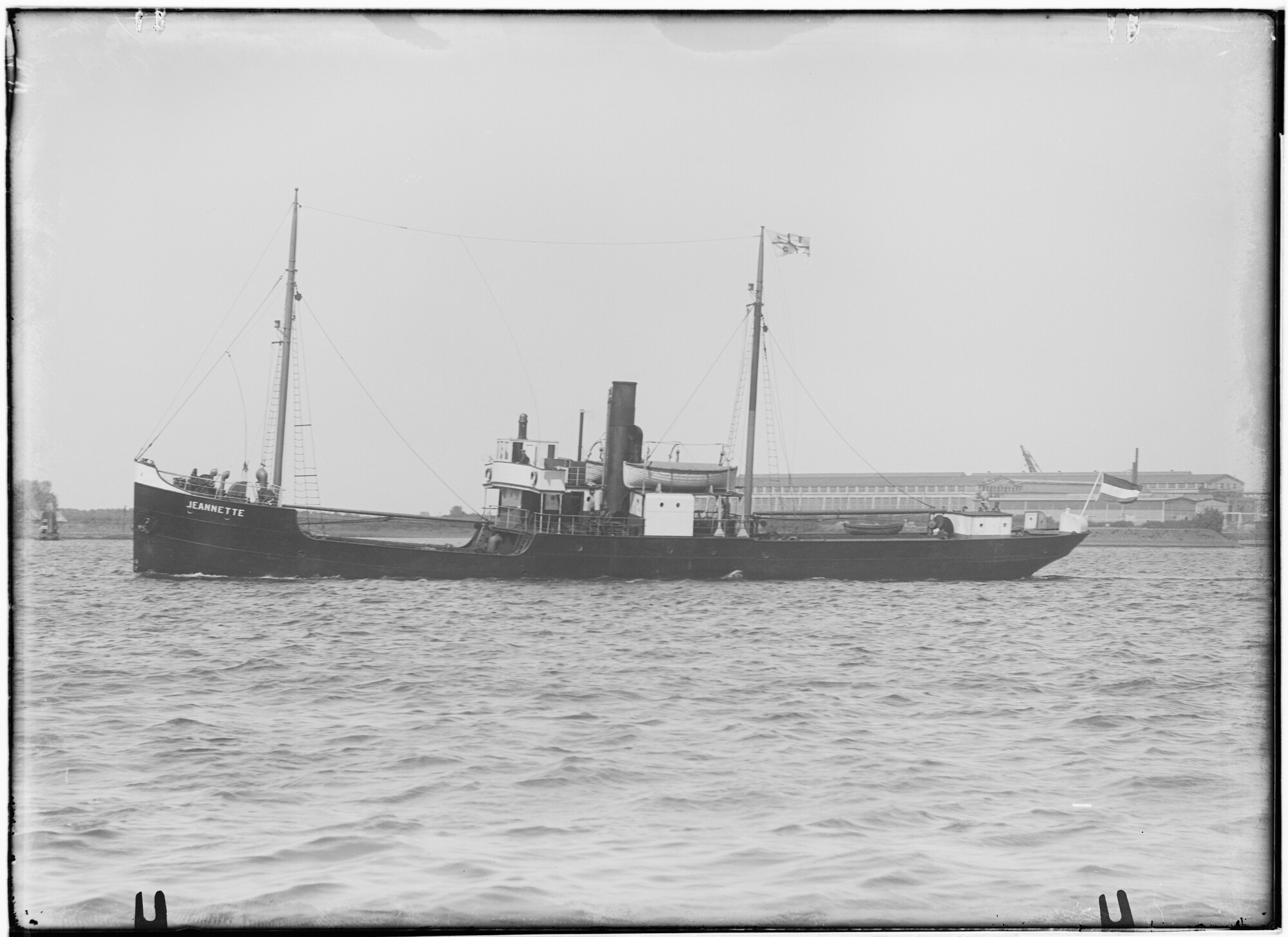 2018.1304; Glasnegatief van het vrachtschip Jeannette (Nederlands, 1928); glasnegatief