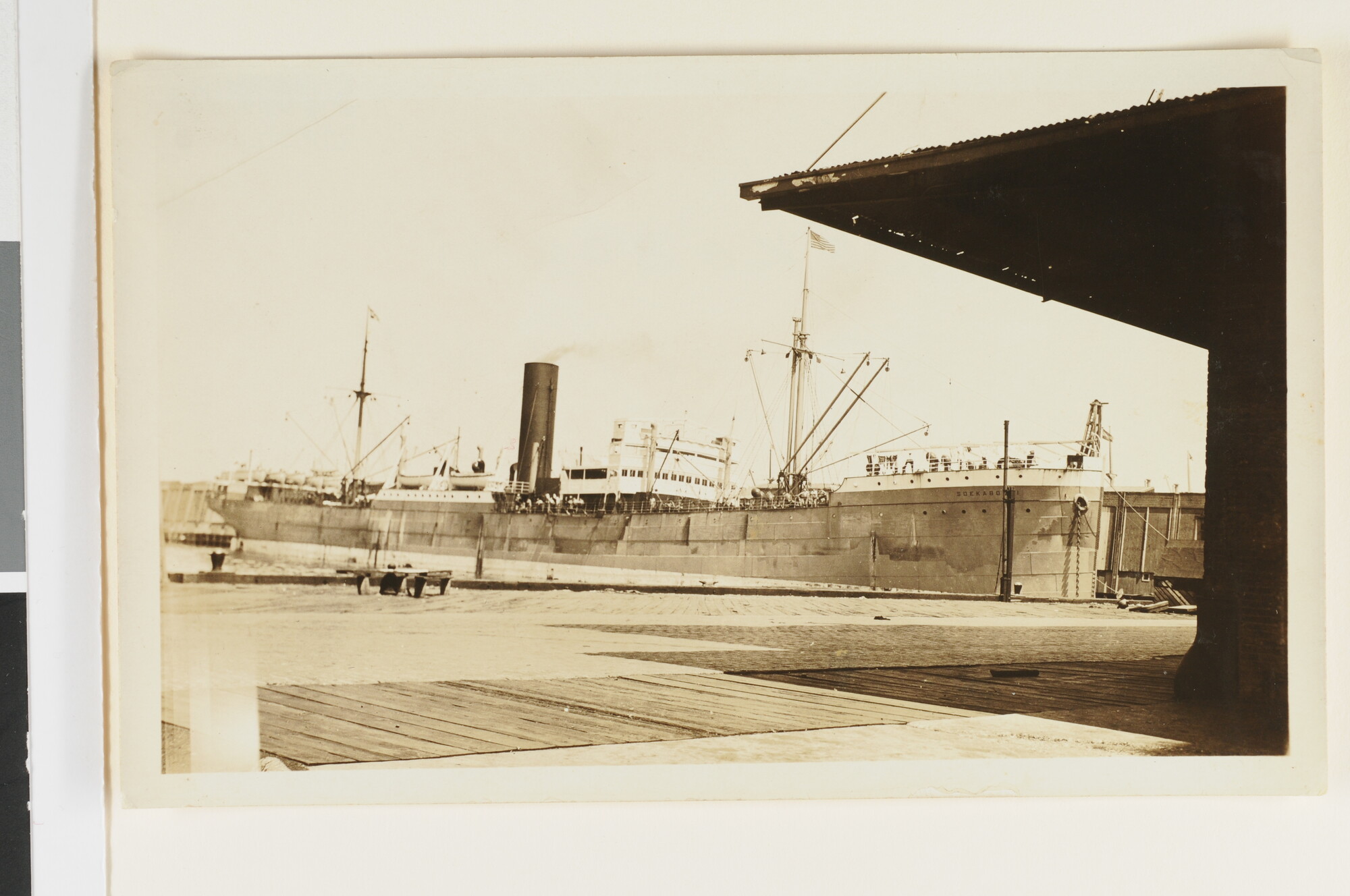 S.7372(10); Het vrachtschip ss. Soekaboemi van de Rotterdamsche Lloyd in Brooklyn (New York); foto