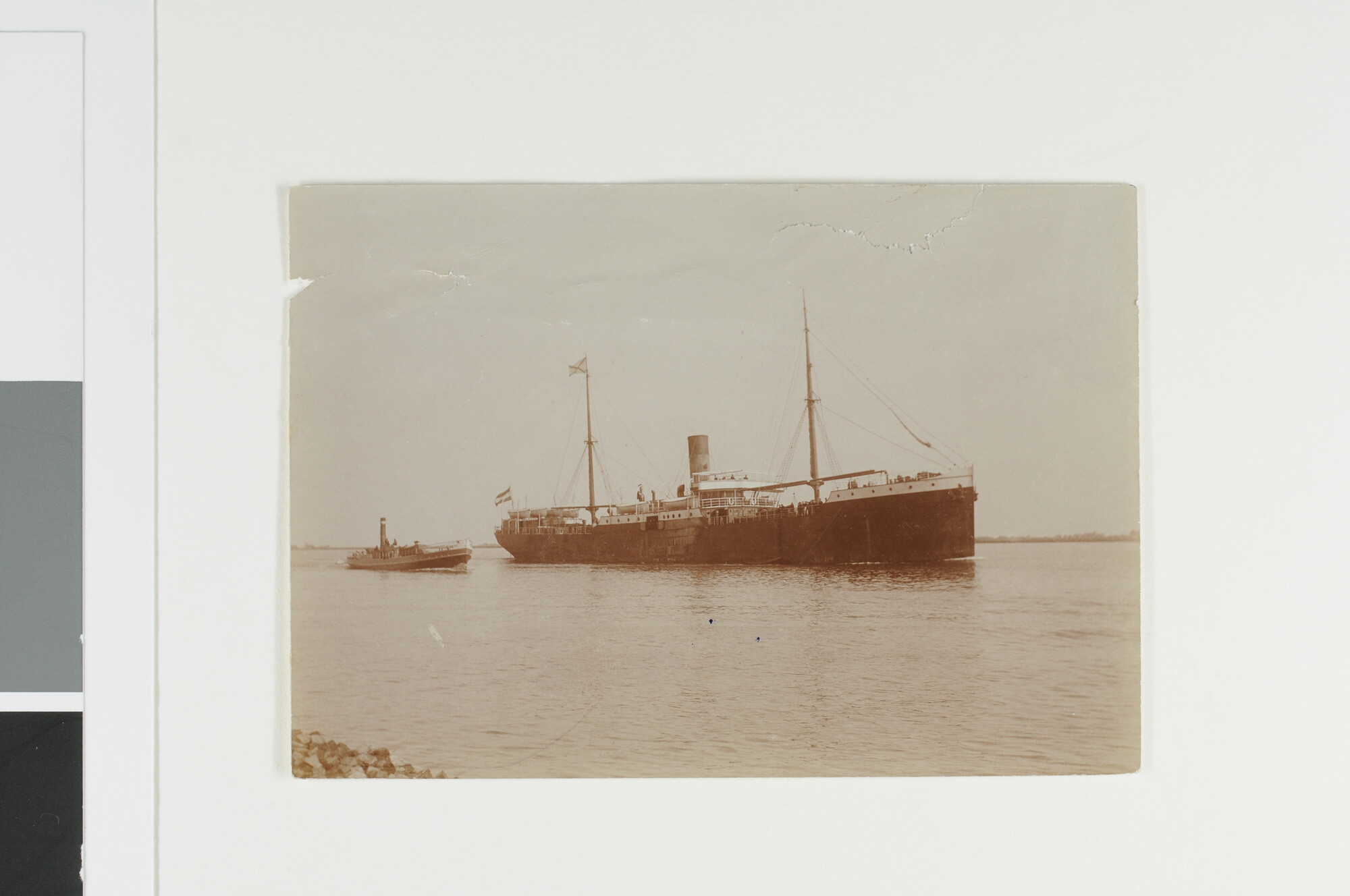 S.3565(69); Het vrachtschip ss. Soembawa van de SMN het Noordzeekanaal; foto