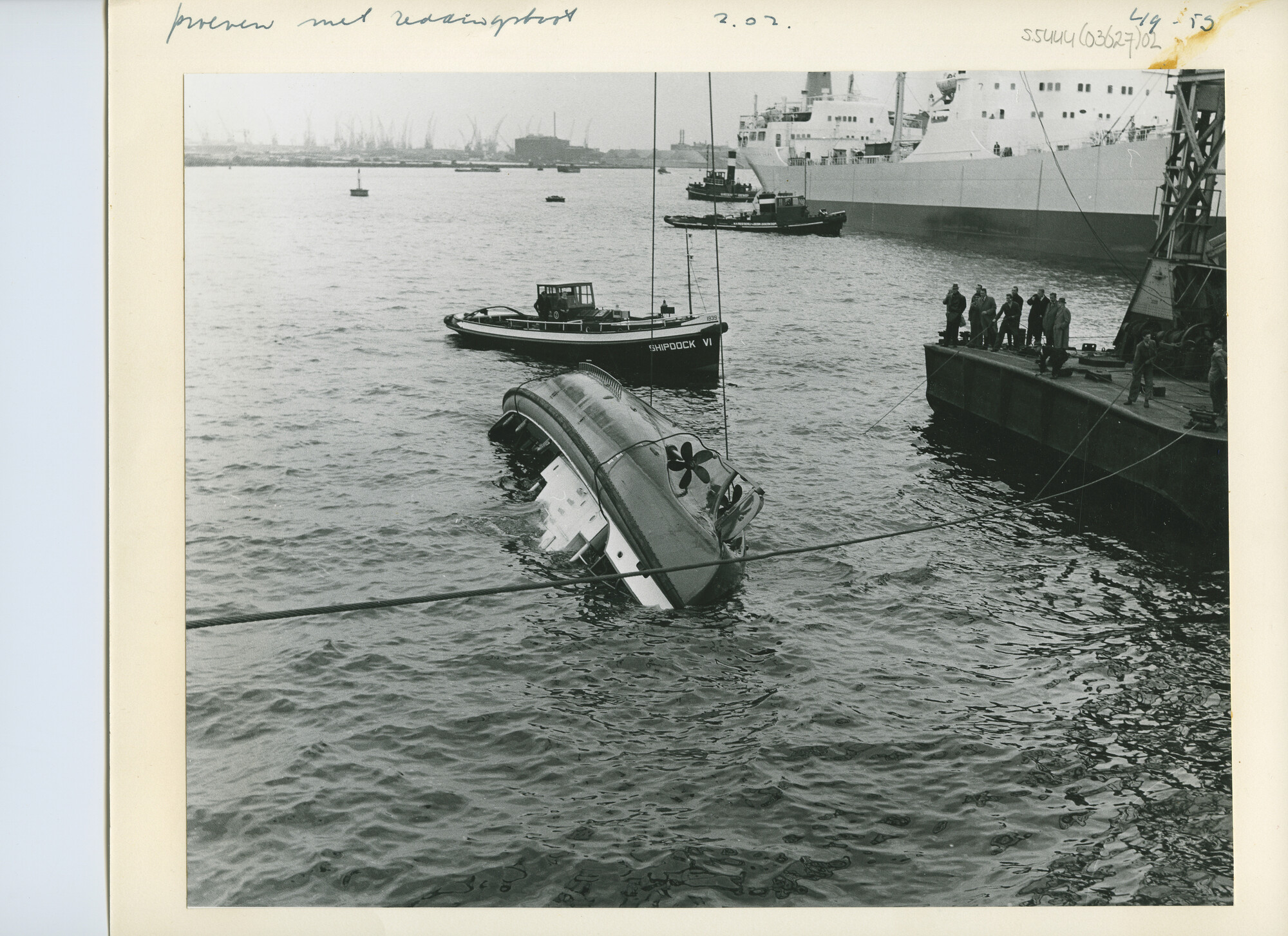 S.5444(03627)02; Kenterproeven met de zelfrichtende motorreddingboot 'Carlot' van de KNZHRM.; foto