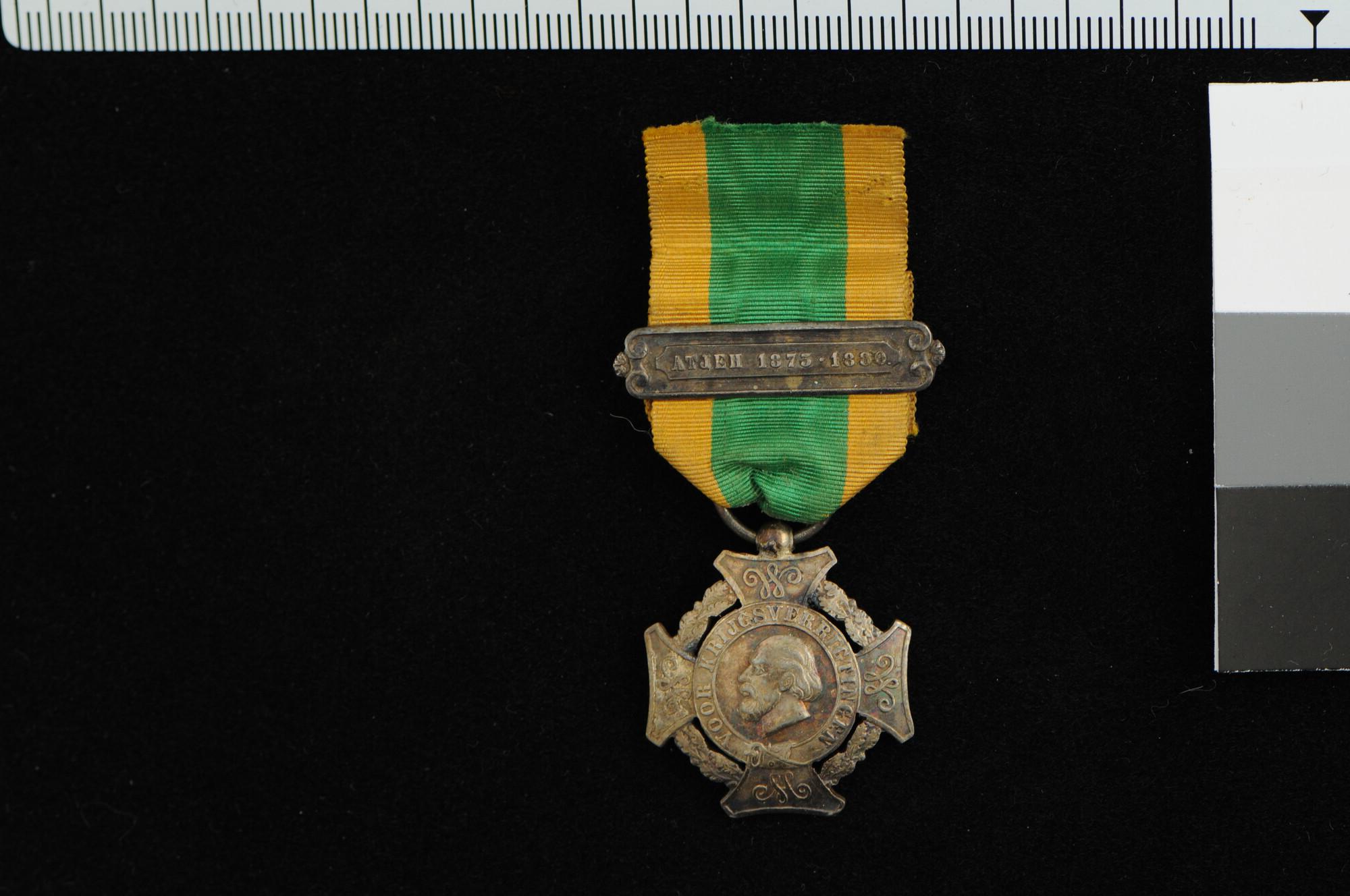 A.1439(08); Ereteken voor Belangrijke Krijgsbedrijven met de gesp Atjeh 1873-1880, klein model; onderscheiding