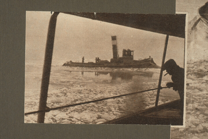 2001.1755; Omslag met vele foto's en knipsels van meest bergingsactiviteiten door Reederij v/h Gebroeders Goedkoop te Amsterdam in de periode 1929 / 1949; omslag