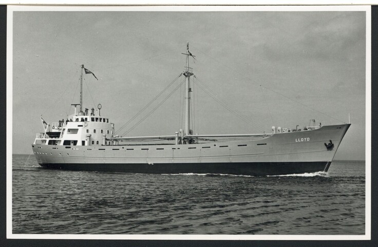 S.6408(0054); De coaster ms. 'Lloyd' van de Kustvaart Rederij Lloyd uit Delfzijl; prentbriefkaart