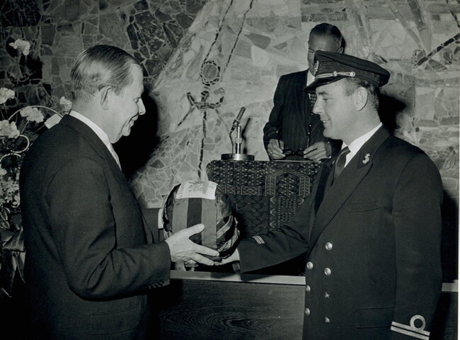2001.1753; Foto's van de in gebruikneming van het hoofdkantoor van Reederij v/h Gebroeders Goedkoop aan de Westerdoksdijk 40 te Amsterdam in april 1962 [...]; fotoreportage
