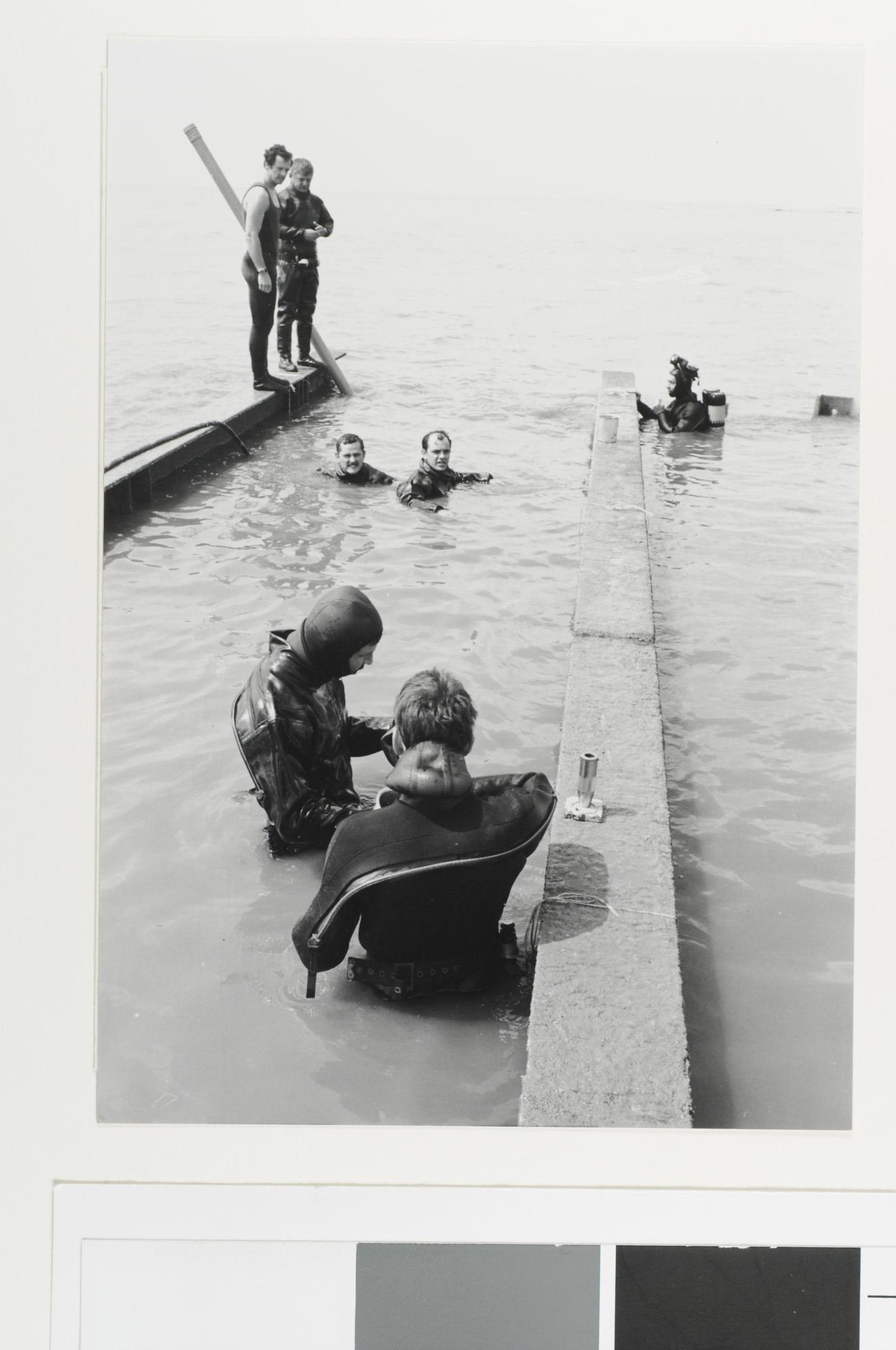 1993.1069; Foto's van het wrak van het VOC-schip 'Amsterdam' op de kust van Hastings; fotoreportage