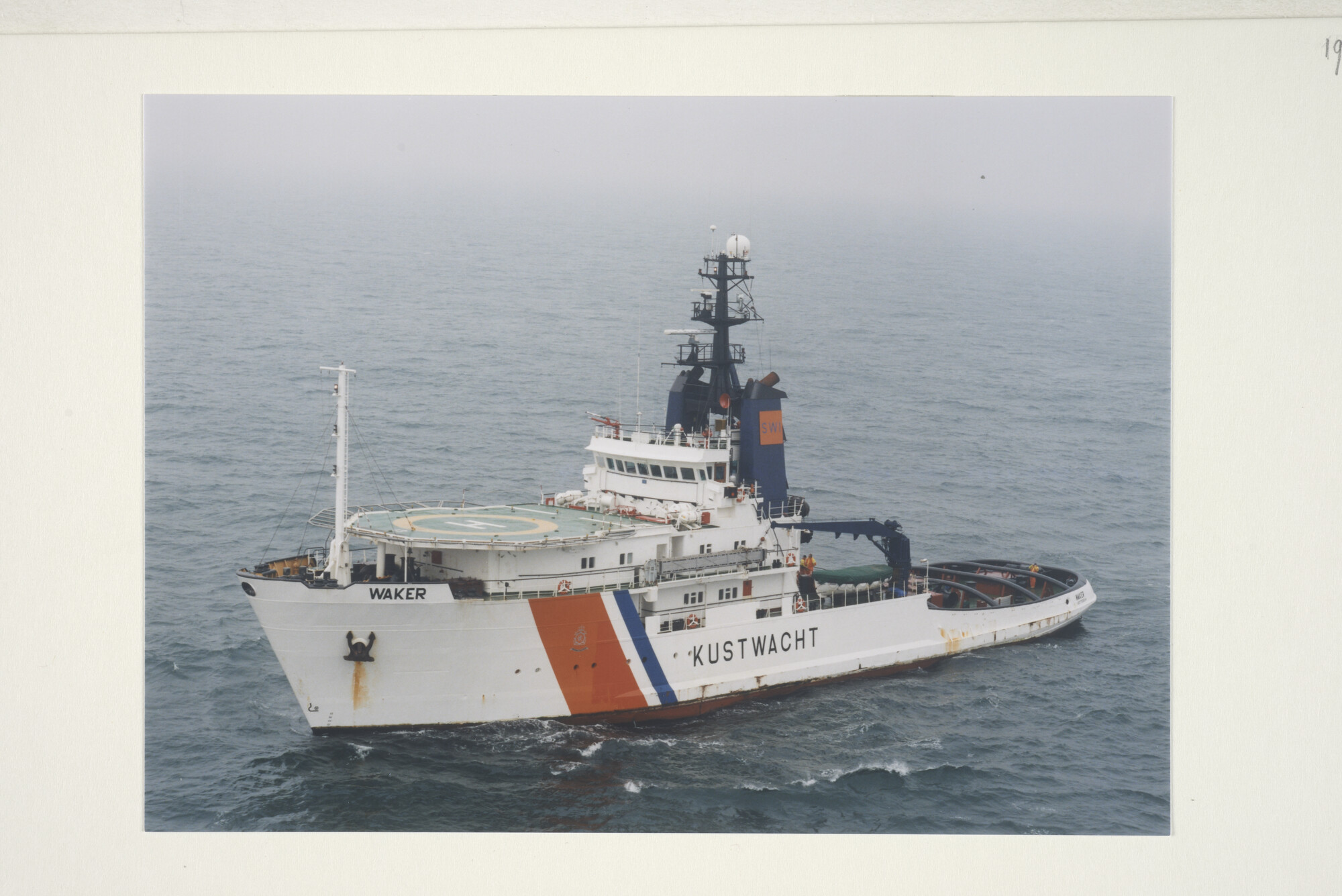 1999.0657; Luchtfoto van het kustwachtschip ms. Waker (ex- Solo en Smit Houston) [...]; foto