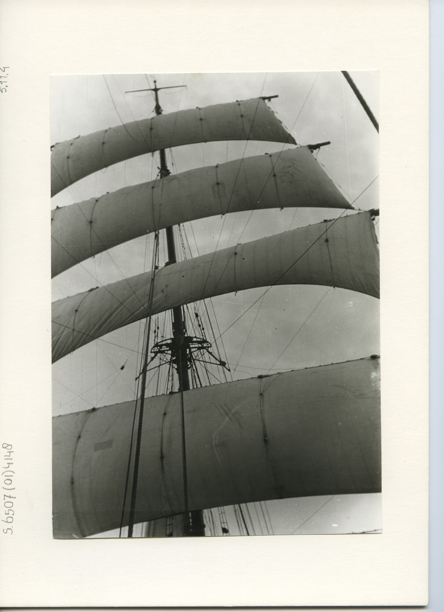 S.6507(01)4148; Dwarsgetuigde mast van de stalen viermastbark (windjammer) Herzogin Cecilie (1902-1939); foto