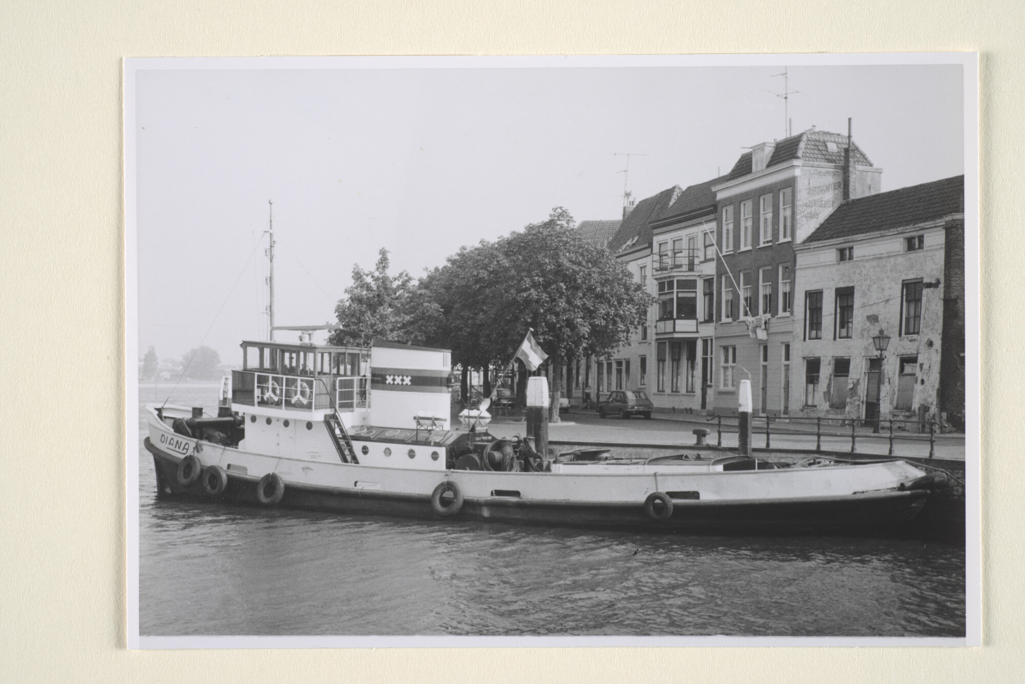 1996.3490; De havensleepboot Diana (ex- Hermina E. Goedkoop van de Reederij v/h [...]; foto