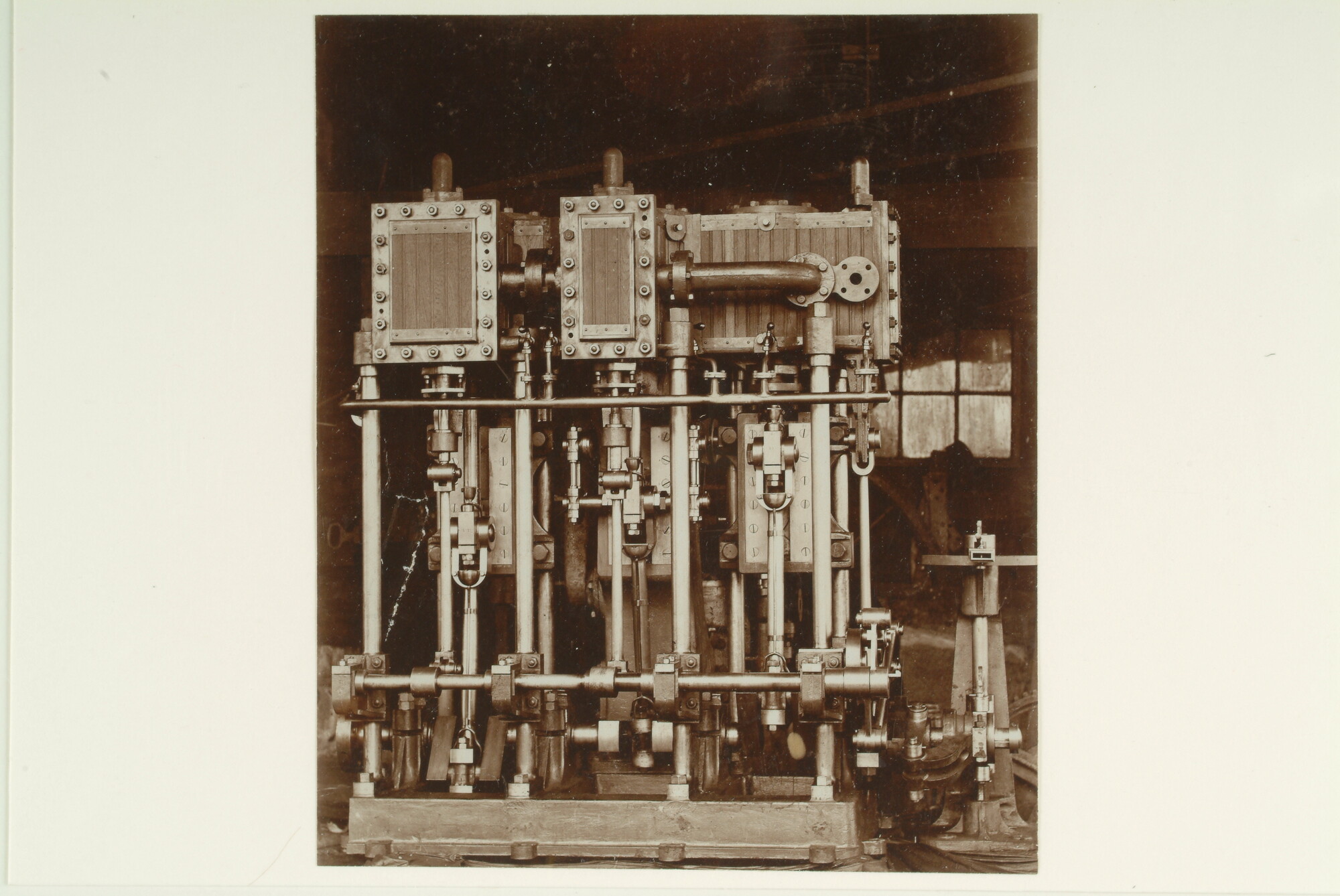 S.1156(06)227; Foto van de Triple Expansie Machine voor het ss. 'Almelo II', 1889 - 1890; foto