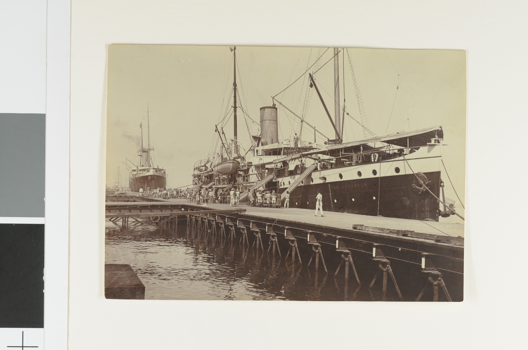 S.4426(035); Het ss. 'Van Outhoorn' afgemeerd aan de steiger te Makassar; foto