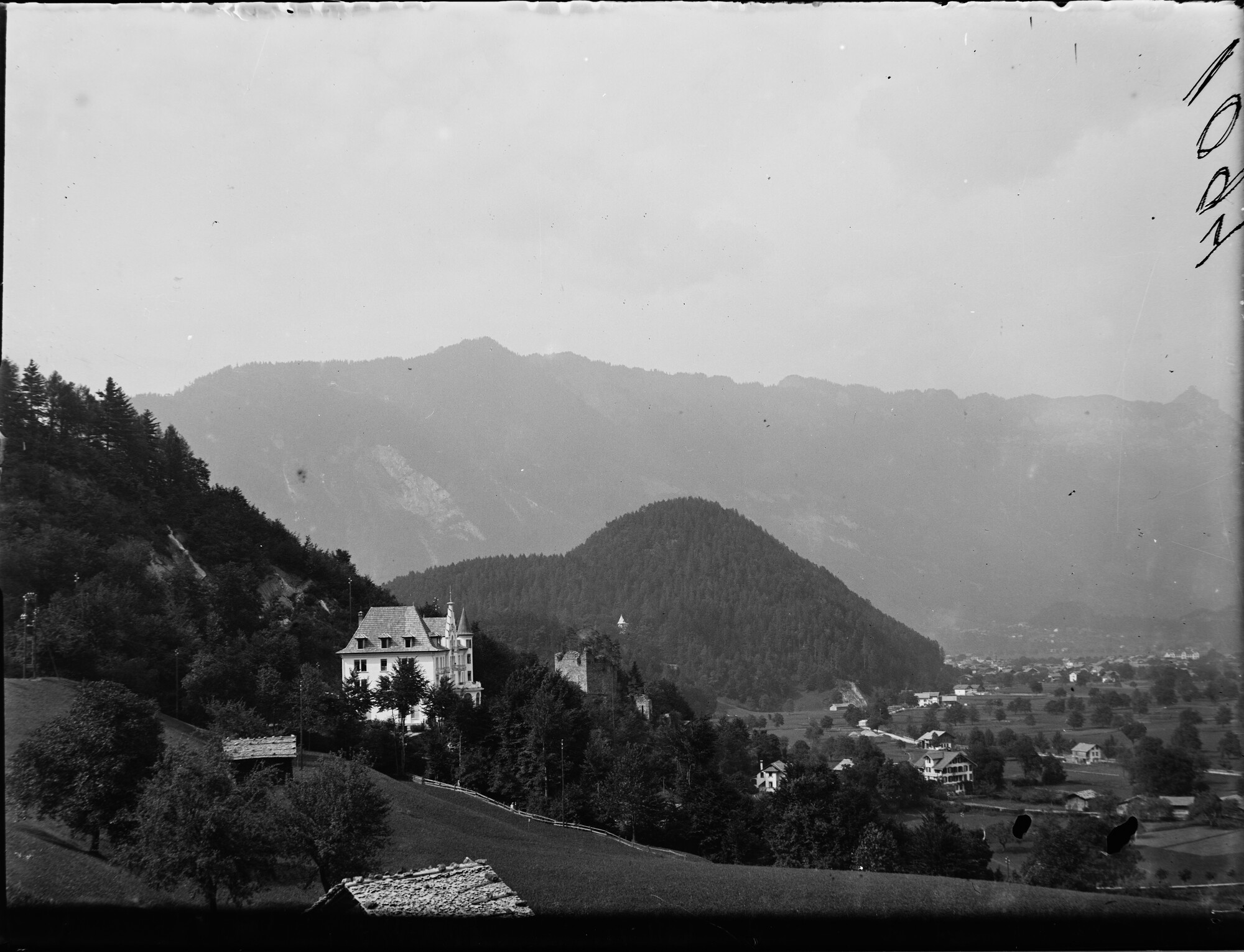 S.1156(06)421a27; Glasnegatief van de rondreis van de familie Meursing in Zwitserland, Wilderswil; negatief