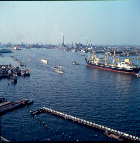 S.9100(0729); Het vrachtschip ms. 'Beira'; diapositief