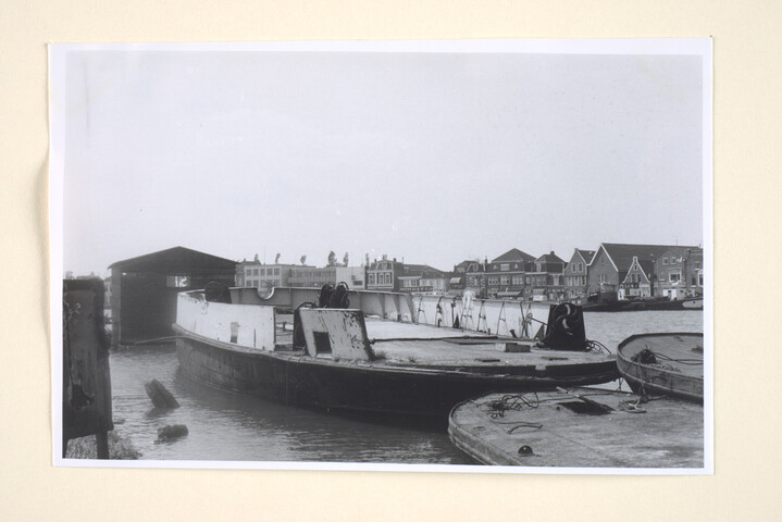 1995.1082; Foto's van de restanten van de stoomkanonneerboot 'Sperwer' (in 1926 ingericht als drijvende kombuis [...]; fotoreportage
