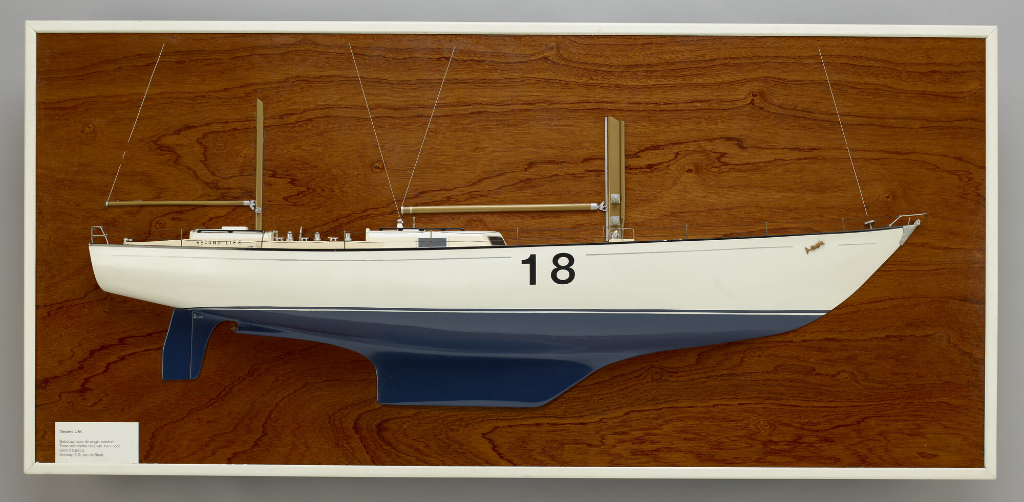 S.4690; Halfmodel van het zeezeiljacht Second Life; scheepsmodel