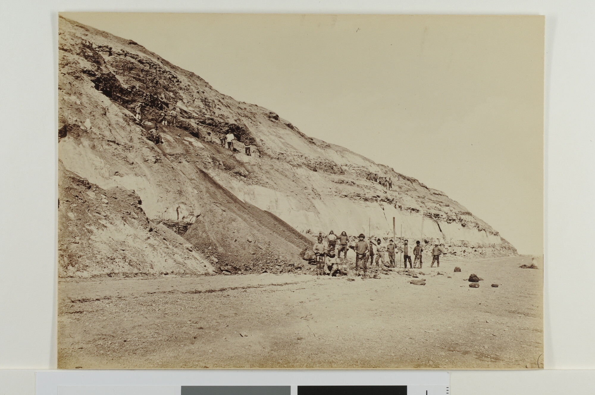 S.2956(04)37; Coal Seams of Kudliscoet in the Waigat Straits; foto