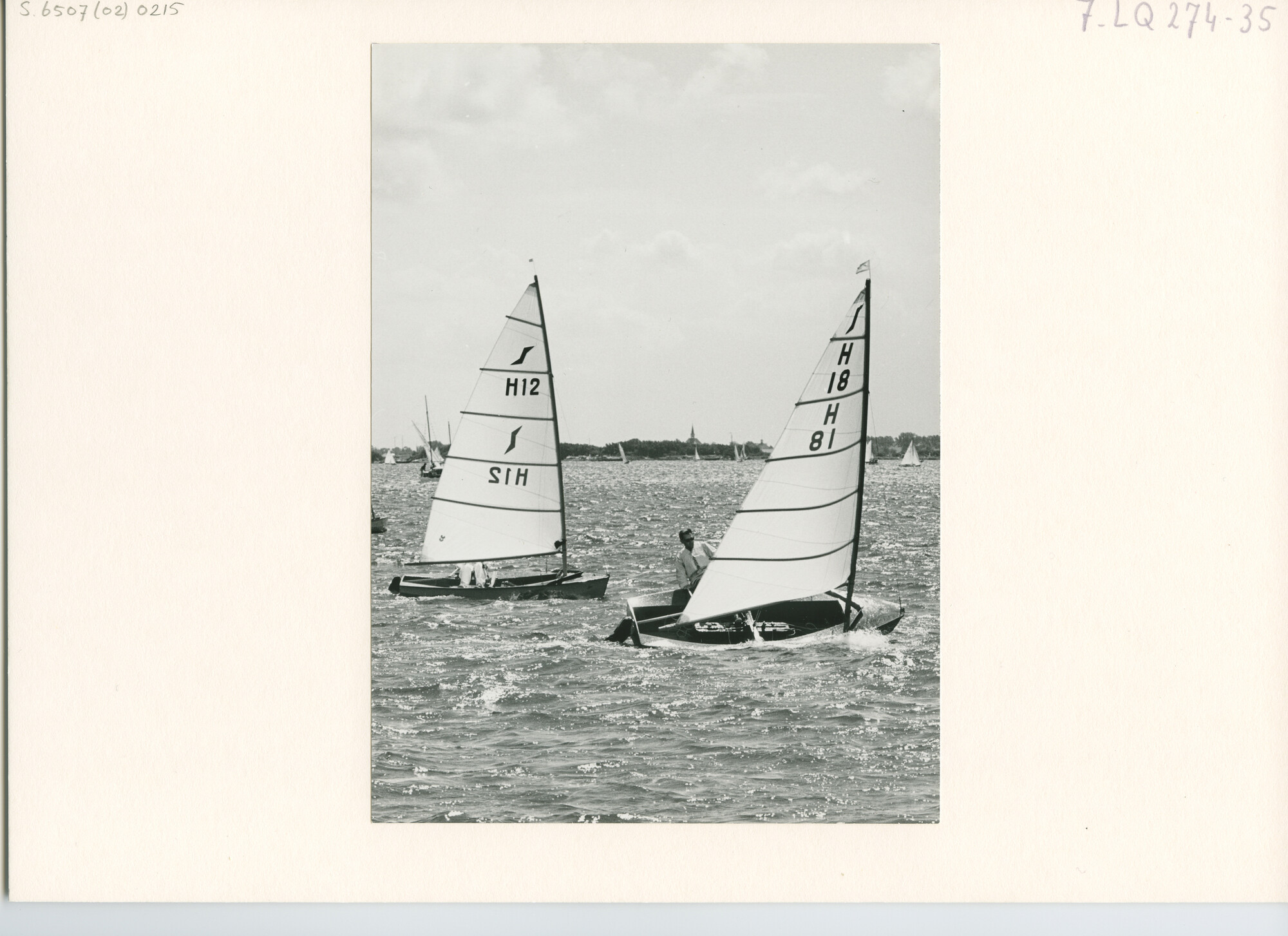 S.6507(02)0215.02; Zwart-wit foto van de Solo-klasse tijdens de Braassemweek 1963; foto
