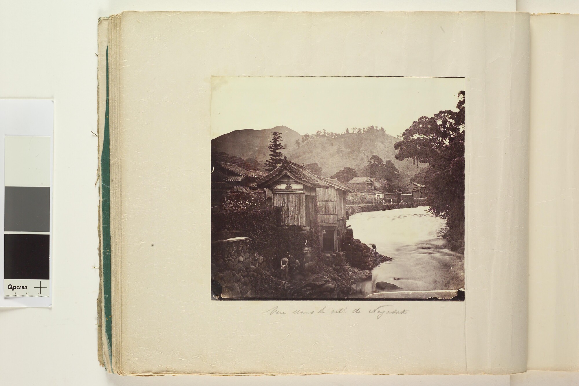S.3628(02); Album nr. 1 uit een serie van drie van de Nederlandse consul in Japan Dirk de Graeff van Polsbroek; fotoalbum