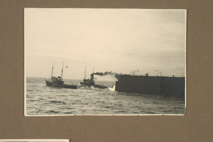 2001.1755; Omslag met vele foto's en knipsels van meest bergingsactiviteiten door Reederij v/h Gebroeders Goedkoop te Amsterdam in de periode 1929 / 1949; omslag