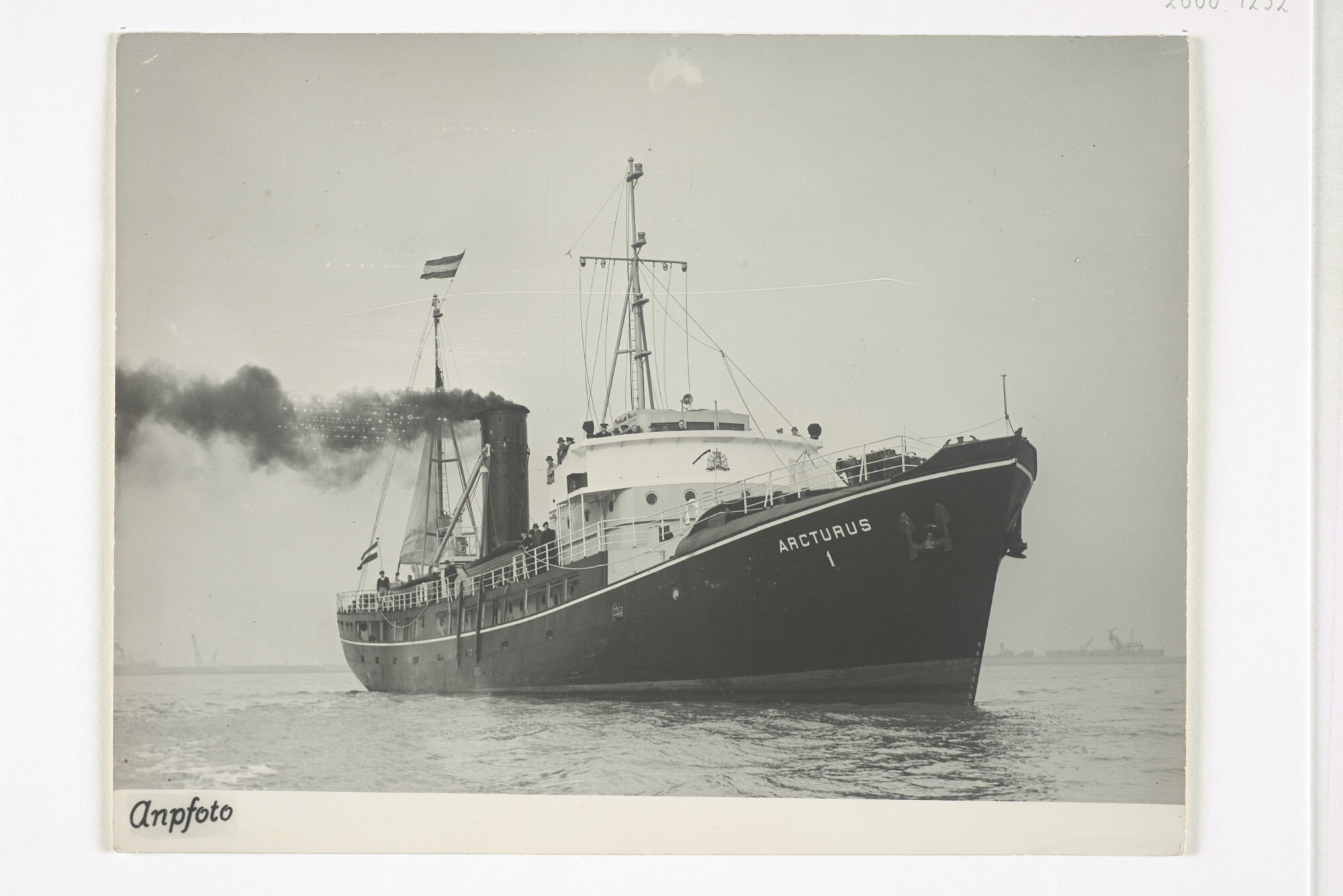 2000.1232; Het loodsvaartiuig ss. 'Arcturus' (1) varende op de Nieuwe Waterweg; foto