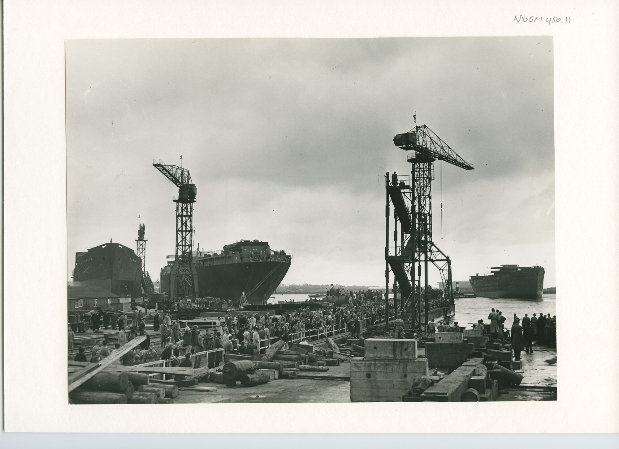 S.5444(2332)5; Foto van de tewaterlating van de tanker ts. Sylvan Arrow; foto