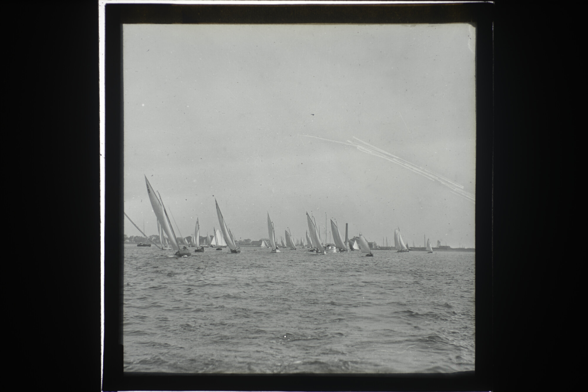 2014.0613; Twaalf lantaarnplaatjes met afbeeldingen van de Nederlandse watersport; lantaarnplaatje