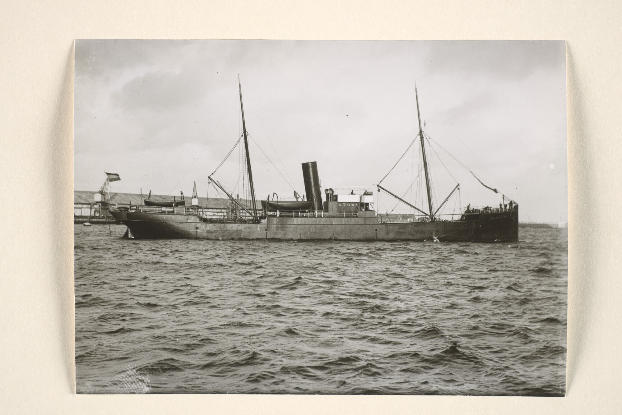 1996.3158; Het vrachtschip ss. Mininster Tak van Poortvliet (ex- Swan) ; foto