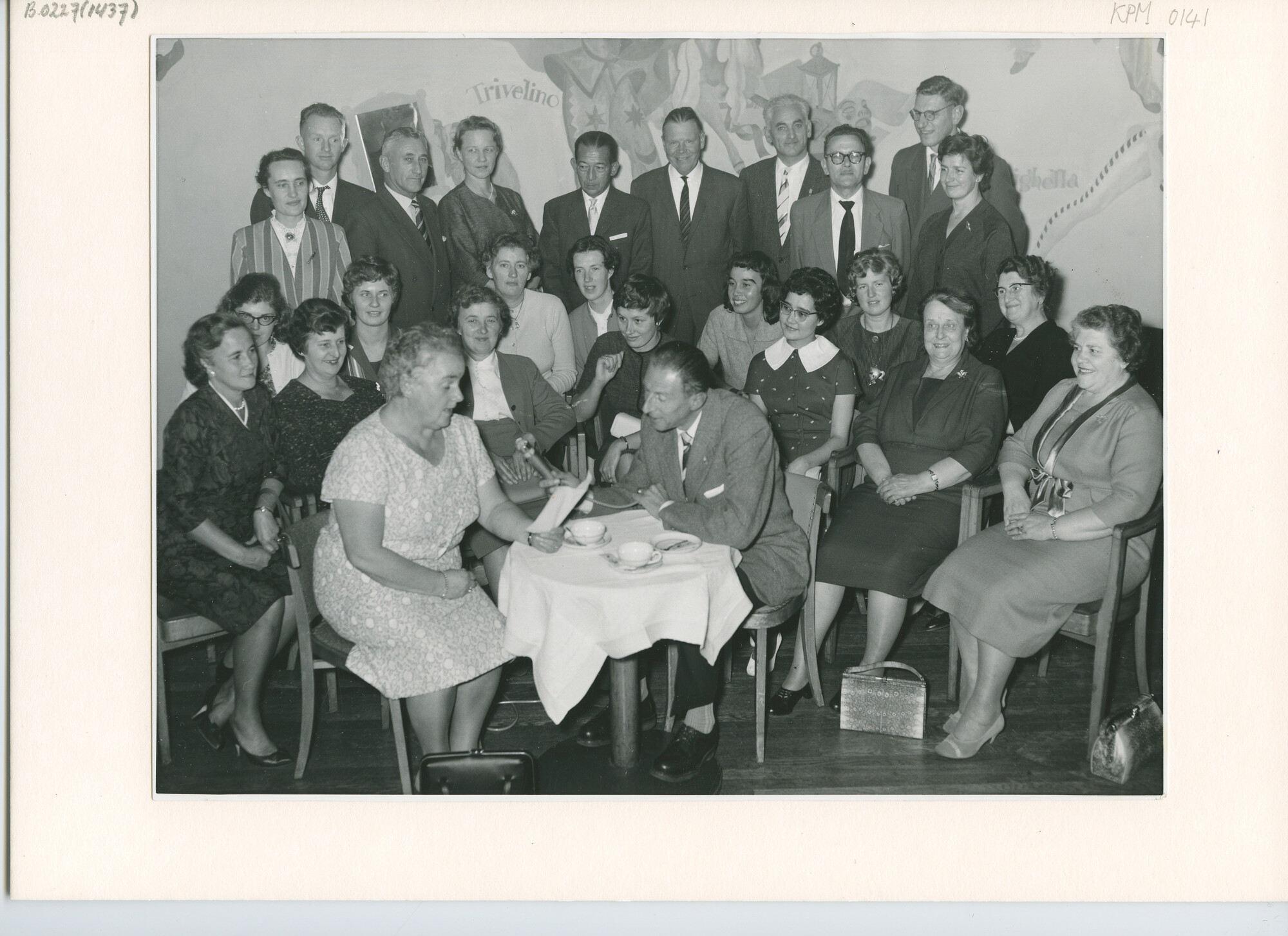 B.0227(1437); Groepsfoto; foto