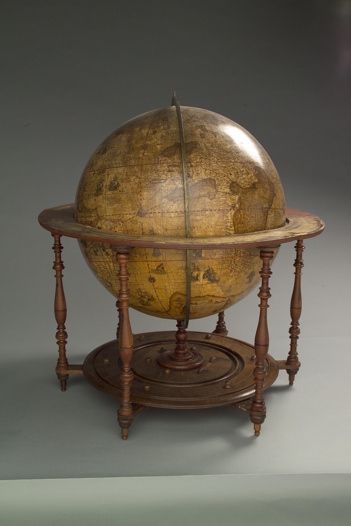A.1140; Aardglobe van 52,5 cm doorsnede door Jacob Floris van Langren, 1589; globe