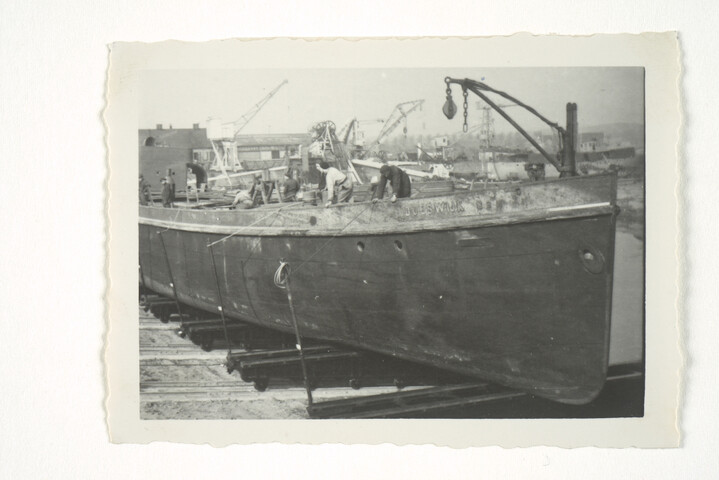 S.5219(12)0692; Fotos van het voormalige stoomvrachtschip Doeswijk van de Nieuw Rijnvaart Maatschappij [...]; fotoreportage