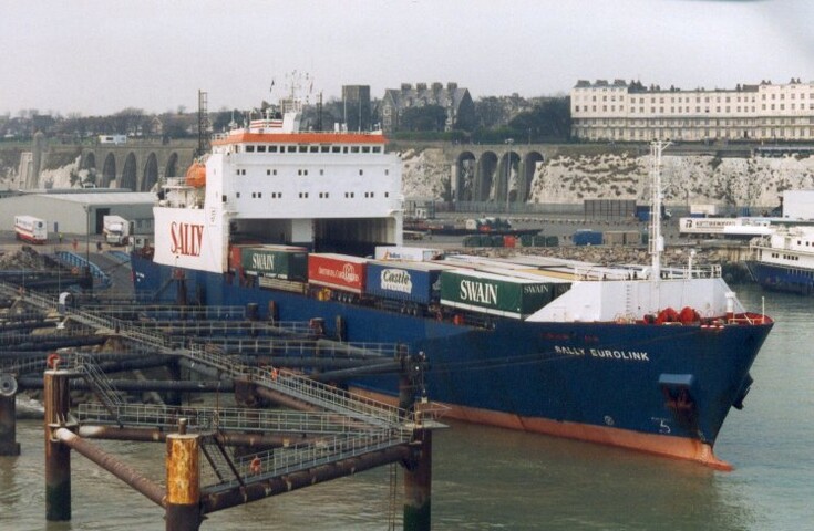 2001.1834; Kleurenfoto van het Ro-Ro-schip Sally Eurolink [...]; foto