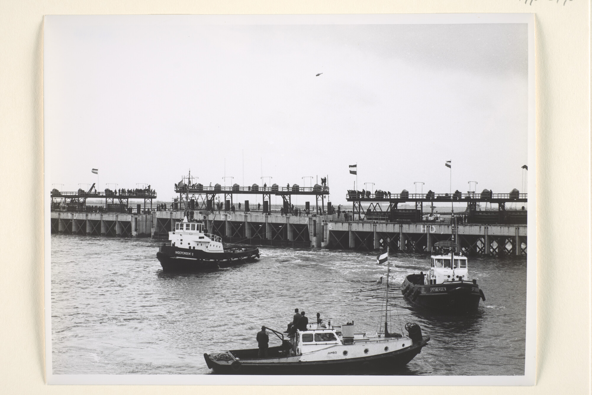 1996.3496; Fotos van de afsluiting van het Volkerak in het kader van het Deltaplan [...]; fotoreportage