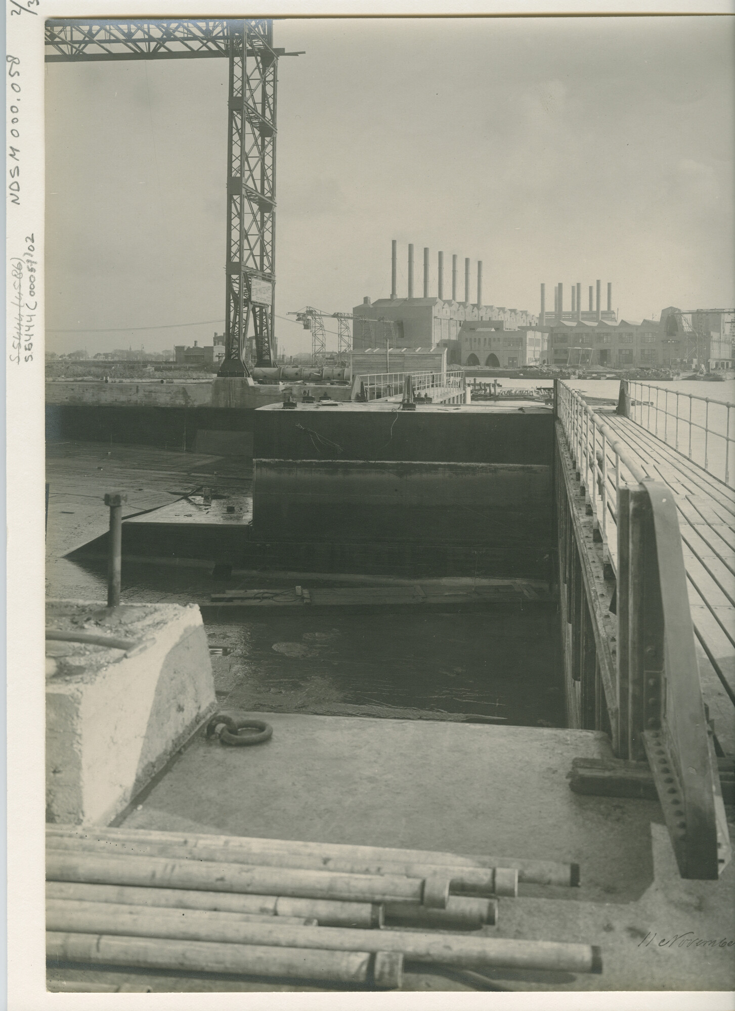 S.5444(00057)02; Foto van de nieuwbouw van de werf van de Nederlandsche Scheepsbouw Maatschappij; foto