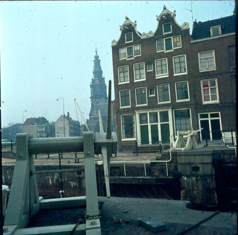 S.9100(4349); Stadsgezicht in Amsterdam; diapositief