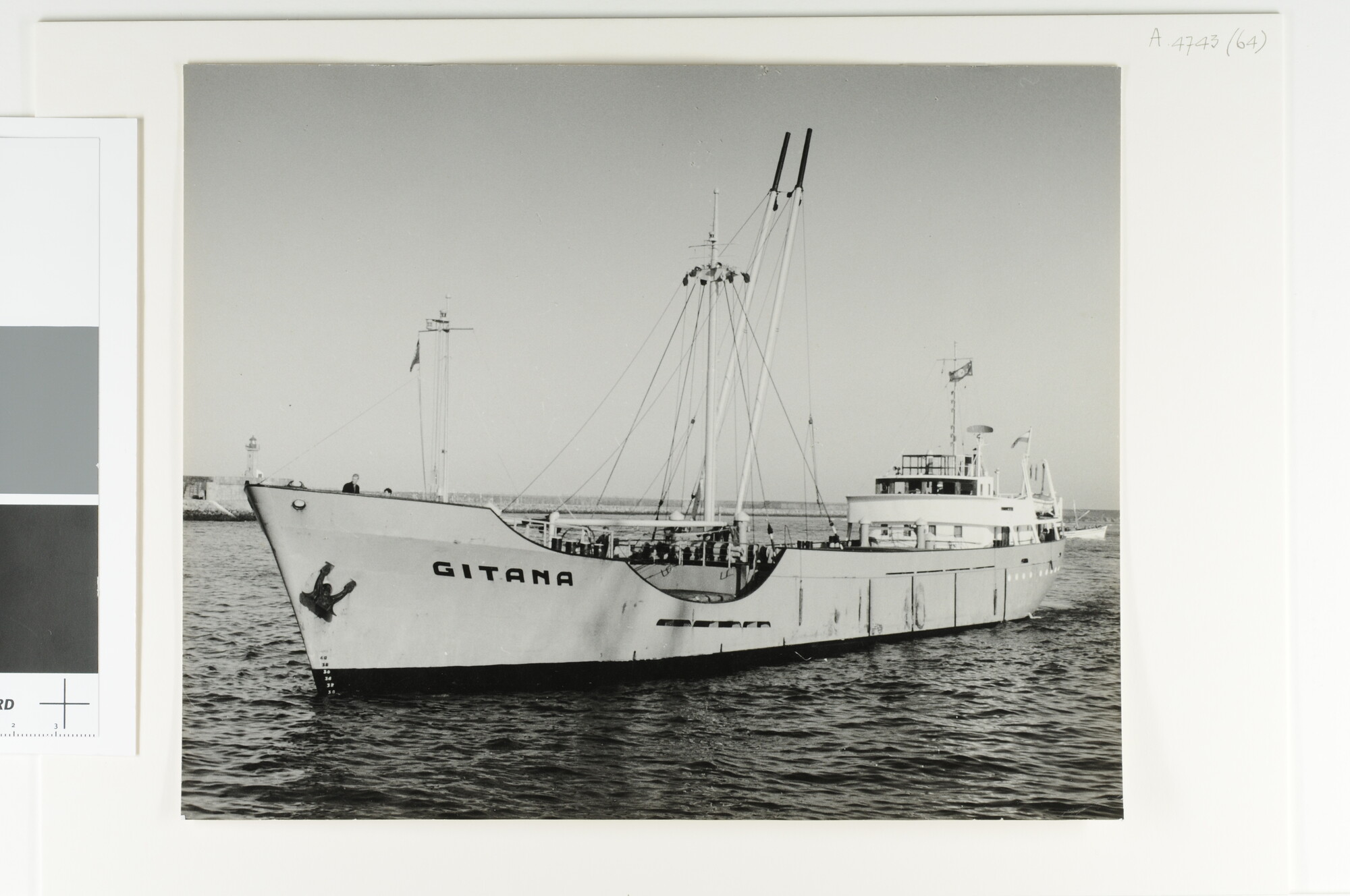 A.4743(64); De coaster ms. Gitana (ex- Jaarstroom) van E.H. Schuur (NV; foto