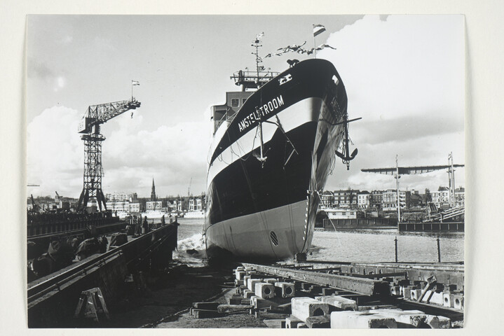 S.5219(12)0461; Fotos van de tewaterlating van het vrachtschip ms. Amstelstroom vanaf de [...]; fotoreportage