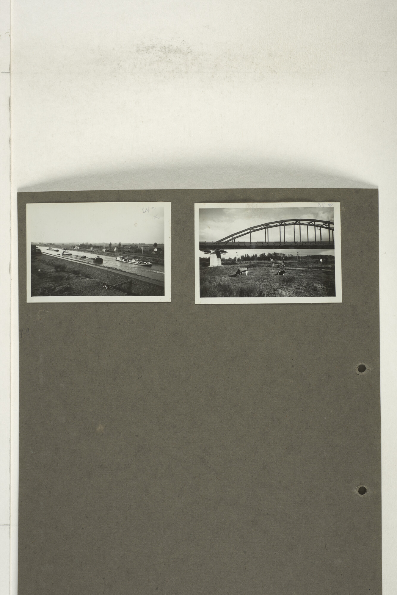 1998.2180; Omslag met een grote hoeveelheid proef foto's gemaakt in opdracht van de Gemeente Handelsinrichtingen in Amsterdam en de Koninklijke Hollandsche Lloyd te Amsterdam.; omslag
