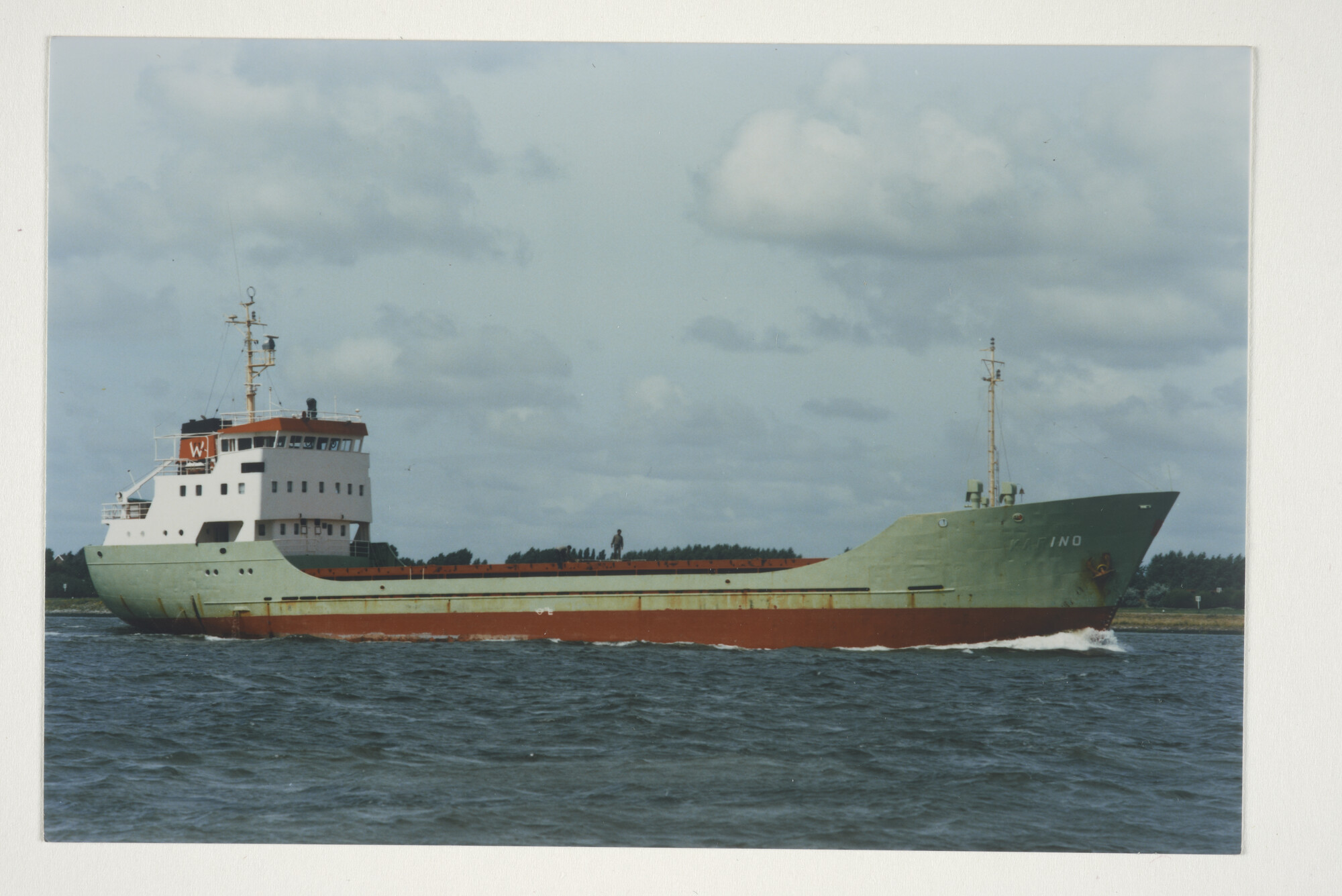 2000.0885; Kleurenfoto van de onder Cypriotische vlag varende coaster ms. Ino (ex- Karin) van Ino Shipping Ltd; foto