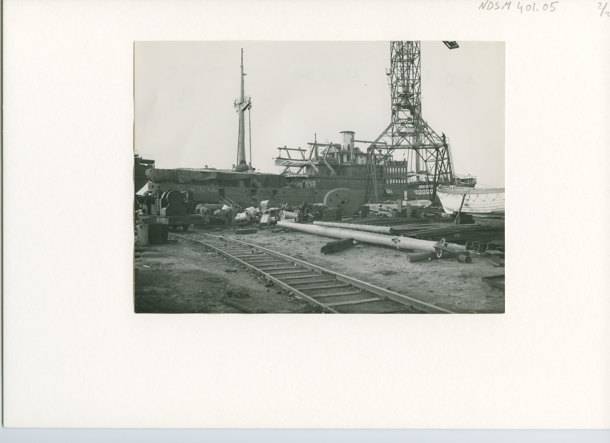 S.5444(1646)2; vracht-passagiersschip ms. Karossa in aanbouw bij de NDSM; foto