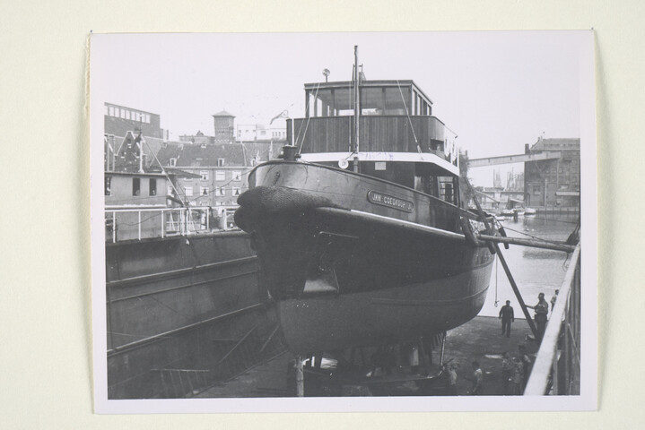 S.5219(12)0223; Fotos van de roerbladen en deel van het onderwaterschip van de [...]; fotoreportage