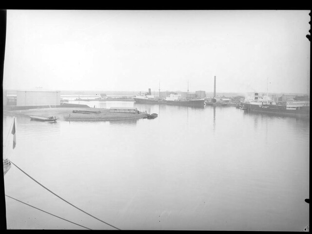 1998.1797; Sfeerbeeld van de Petroleumhaven te Amsterdam; negatief