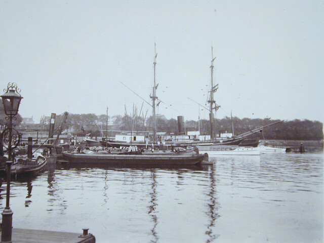 1997.1438; Zes losse bladen uit een fotoalbum van L.L. Bergsma met voornamelijk 'kiekjes'; foto