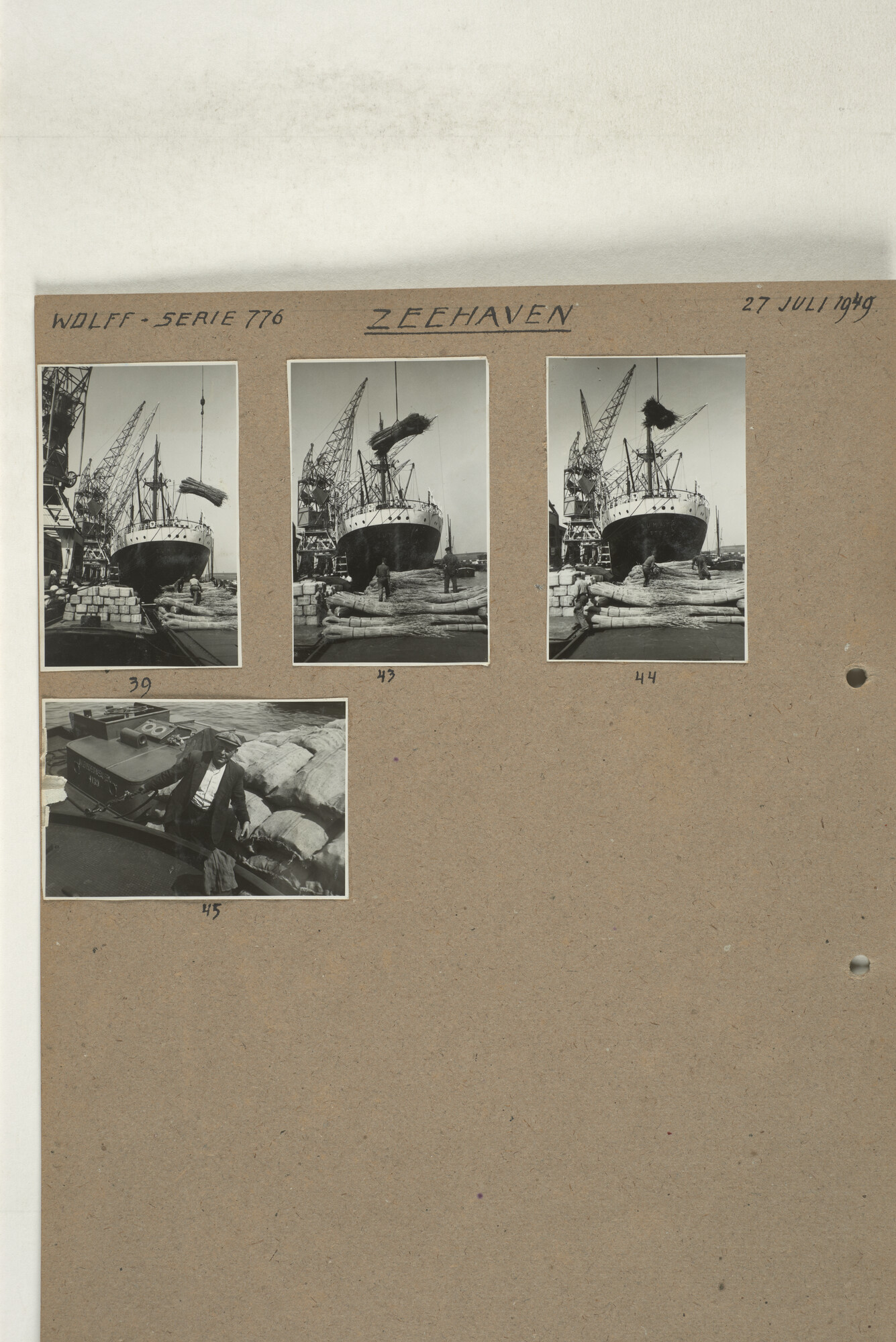 1998.2181; Omslag met een grote hoeveelheid proef foto's gemaakt in opdracht van de Gemeente Handelsinrichtingen en de Vereniging "de Amsterdamsche Haven" te Amsterdam.; omslag