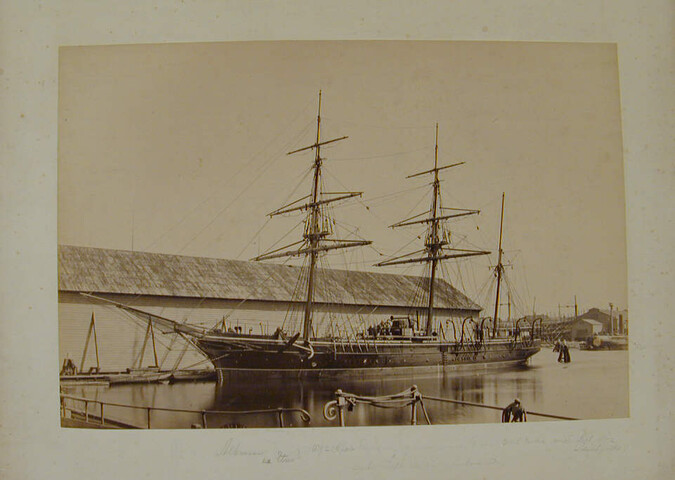 S.1156(06)359; Het schroefstoomschip 3de klasse Hr.Ms. 'Alkmaar' ligt afgemeerd bij de Rijkswerf in Amsterdam; foto