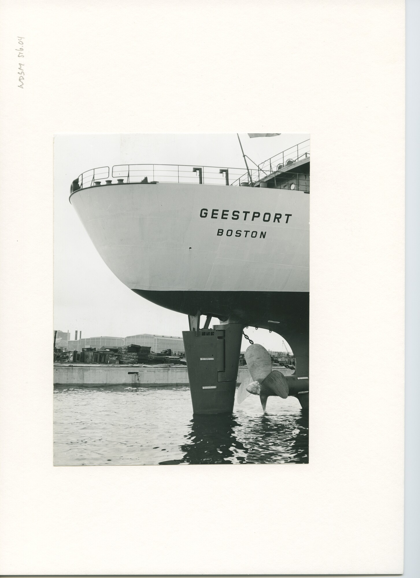 S.5444(02966)02; Foto van de tewaterlating van het koelvrachtschip ms. 'Geestport'.; foto