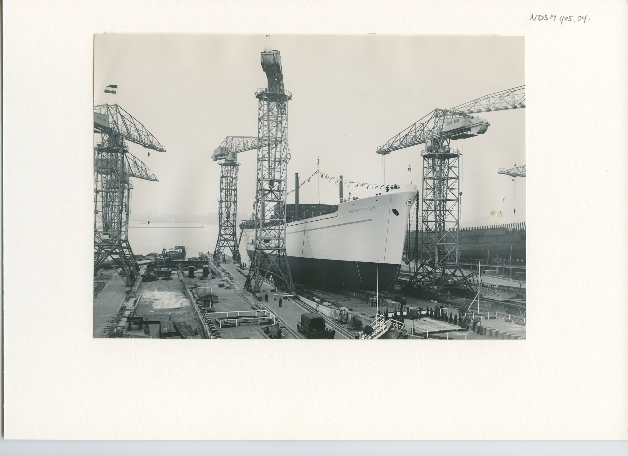 S.5444(1730); Foto van het Noorse vrachtschip ms. Bougainville; foto