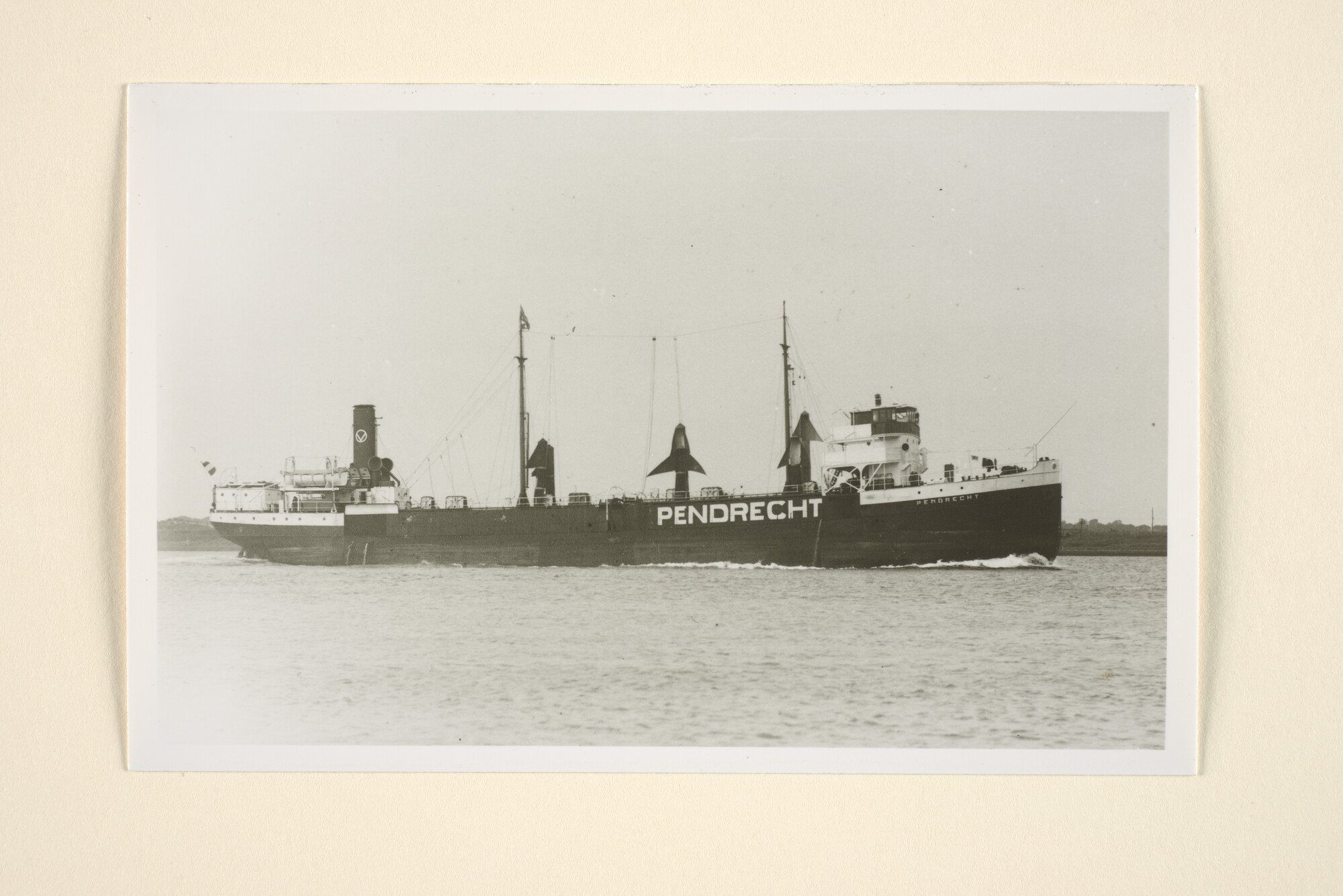 1996.0763; De tanker ms. 'Pendrecht' van Phs. van Ommeren NV; foto