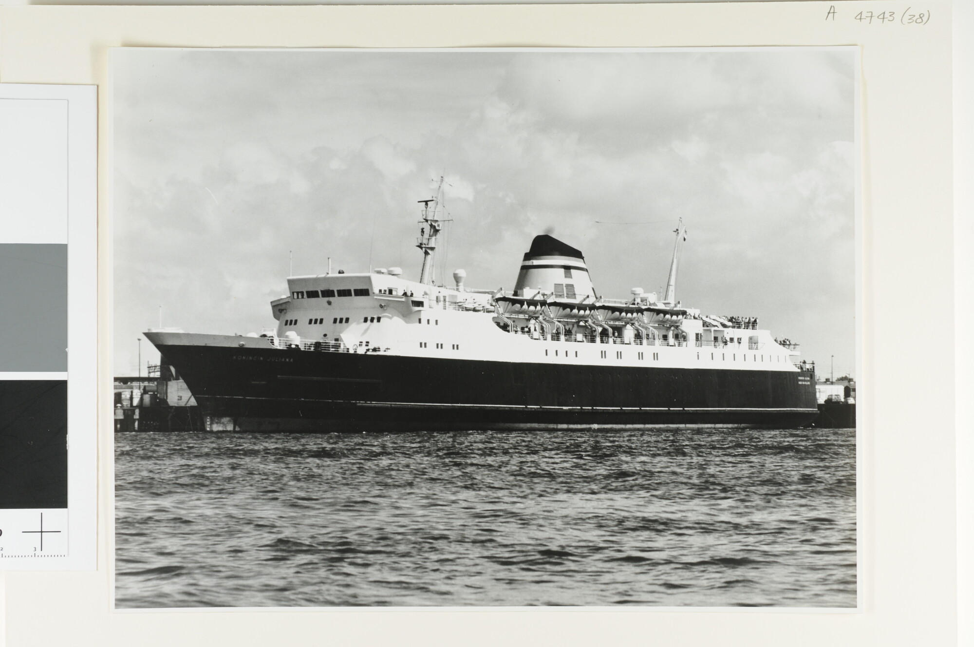 A.4743(38); De veerboot 'Koningin Juliana' van de Stoomvaart Maatschappij Zeeland; foto