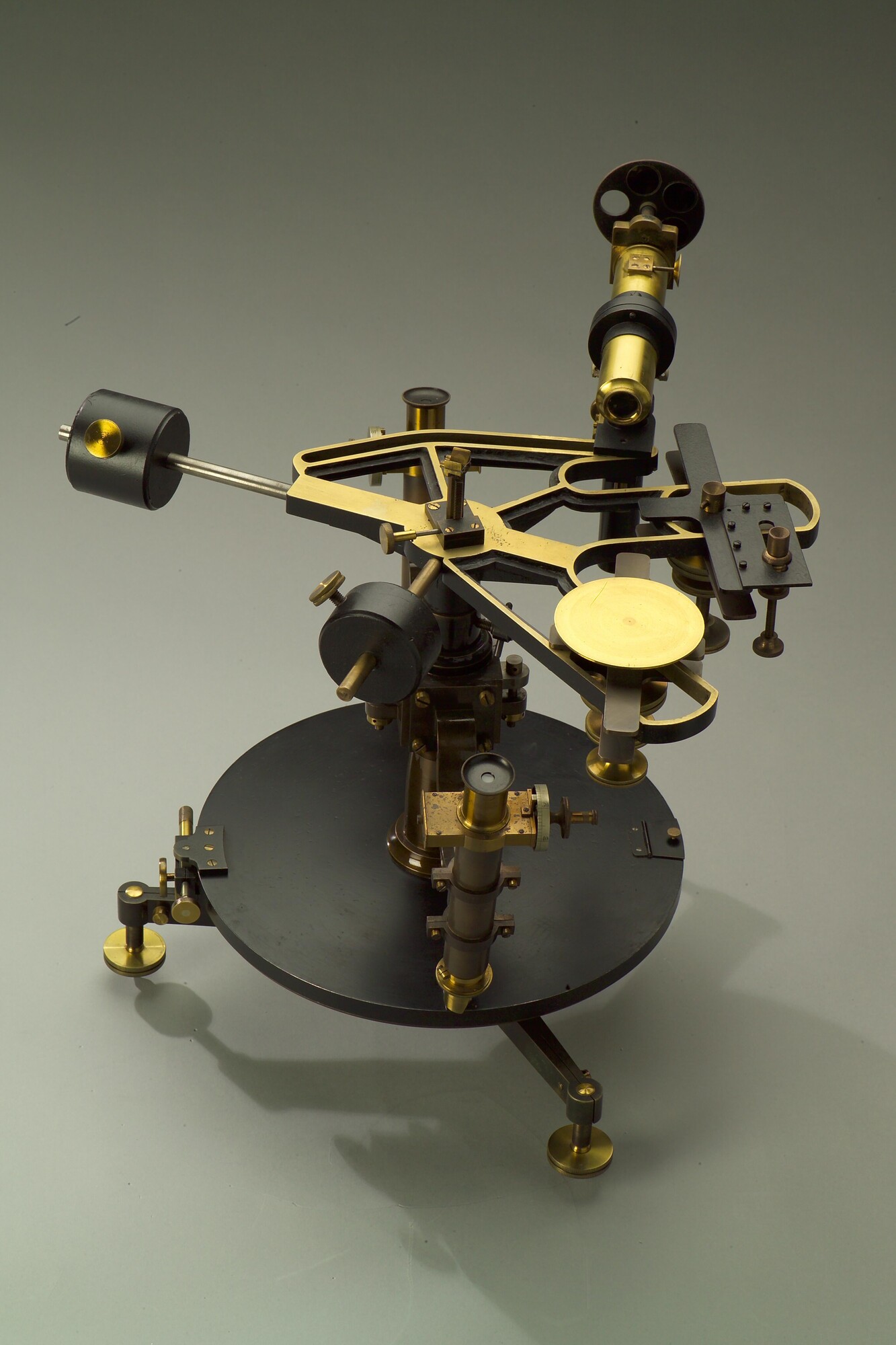 RB.0748(25); Collimator voor de keur van sextanten, met bijbehorende tafel; collimator