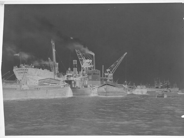 1998.1796; Drukte in de haven van Amsterdam; negatief